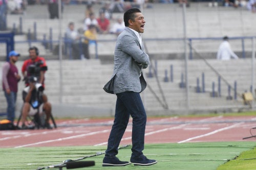 Ambriz lanza un grito en el juego frente a Pumas en CU