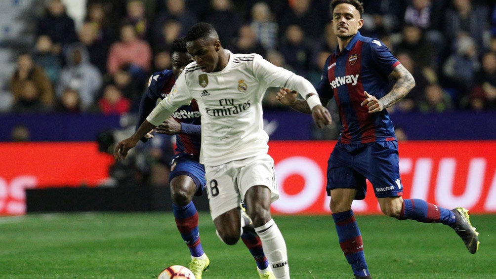 Vinícius Jr enfrenta a los zagueros del Levante en La Liga