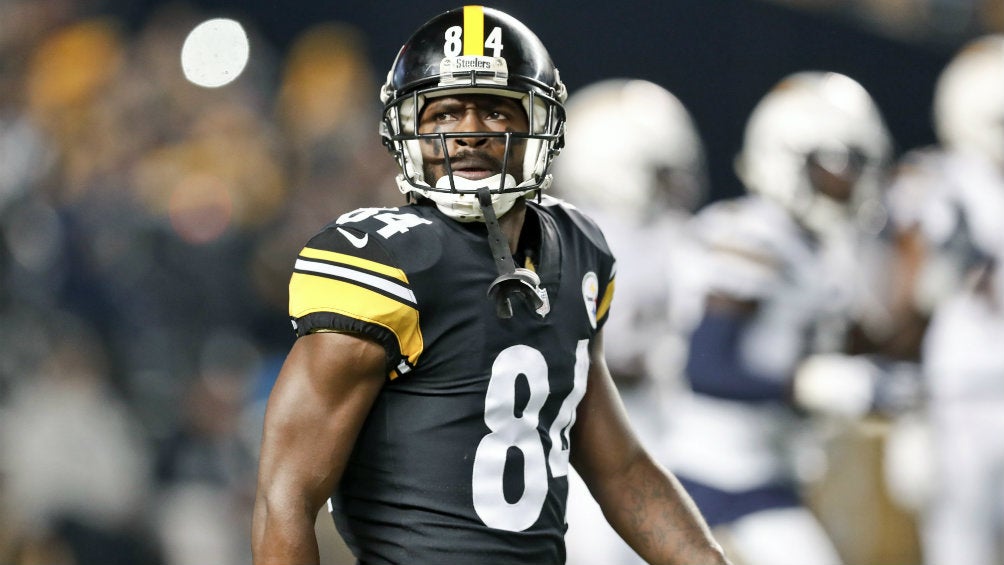 Antonio Brown durante un partido de los Steelers