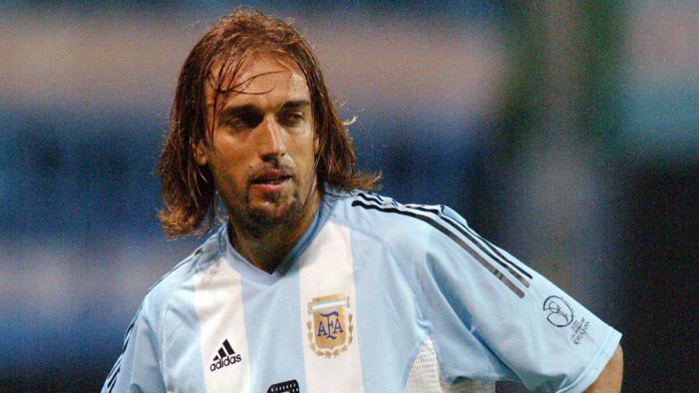 Gabriel Batistuta durante un partido con la Selección Argentina