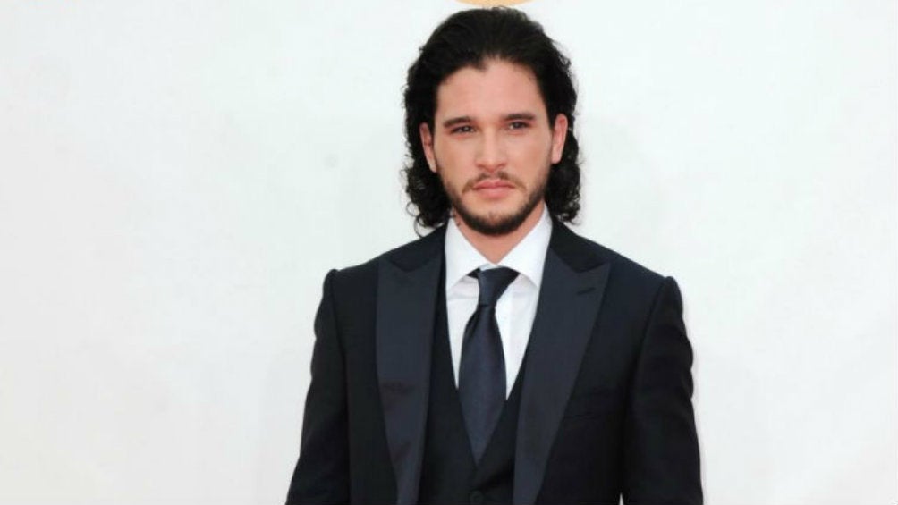 Kit Harington durante una alfombra roja