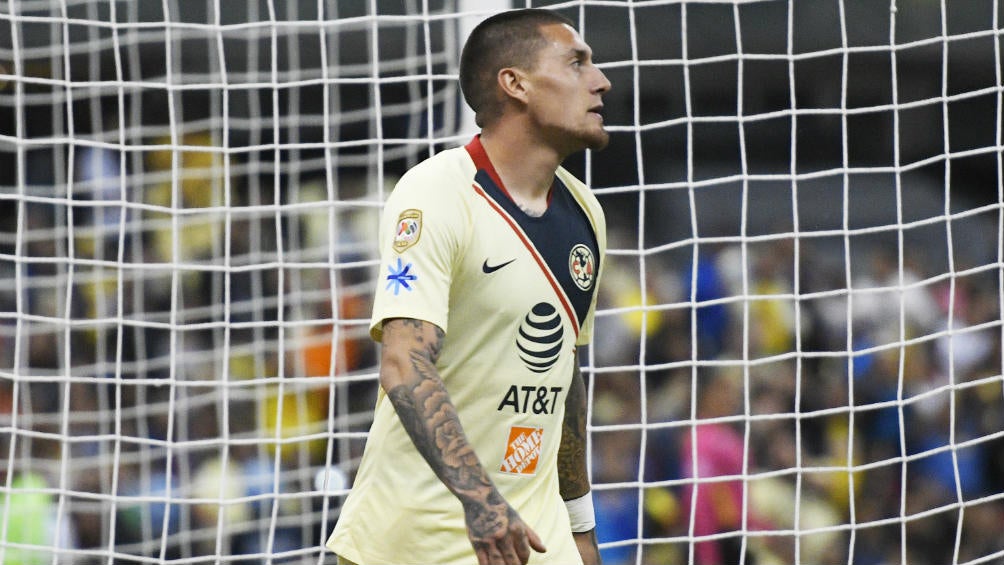 Nico Castillo durante un partido del América