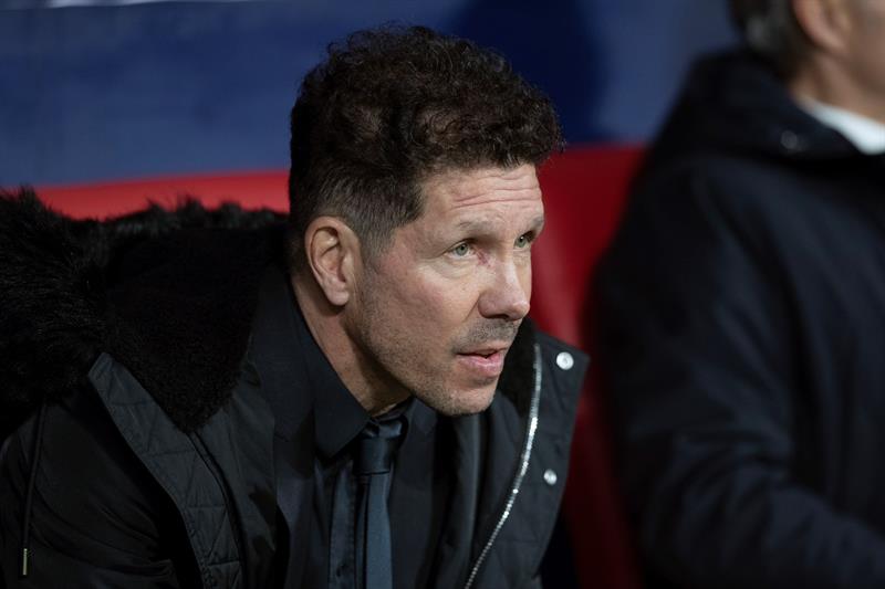 Simeone observa un juego del Atlético de Madrid