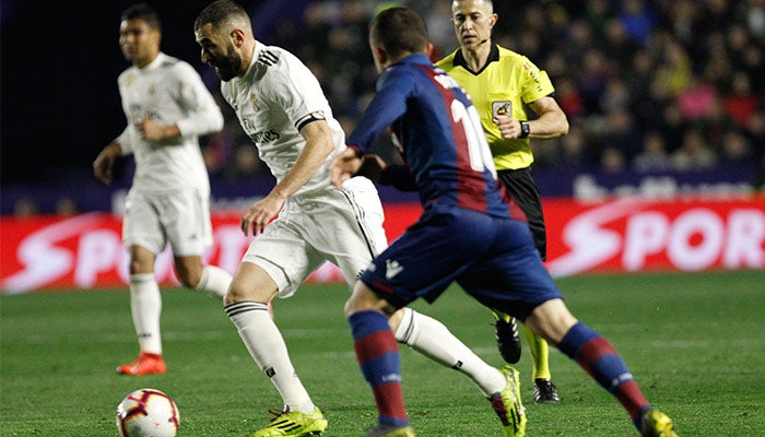 Benzema en partido contra el Levante 