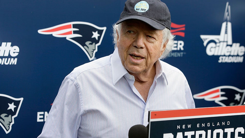 Robert Kraft, en una conferencia de prensa