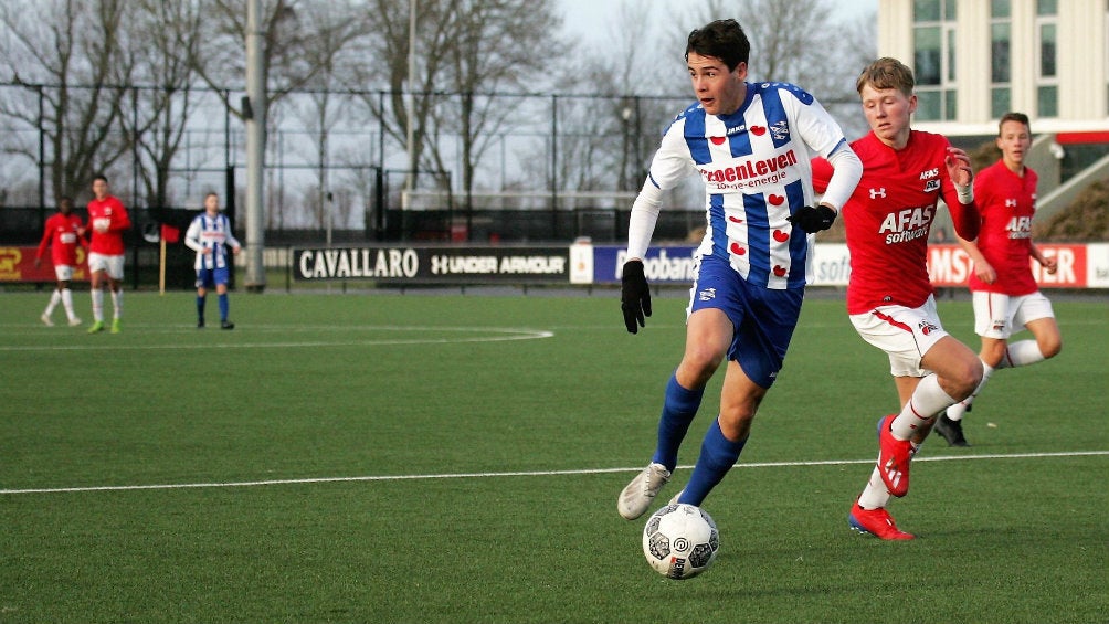 Teun Wilke en un partido con el Heerenveen Sub 17