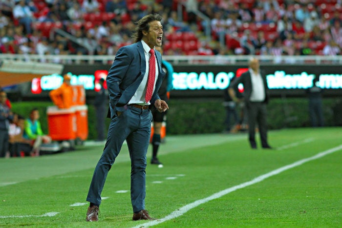 Almeyda en un partido con las Chivas 