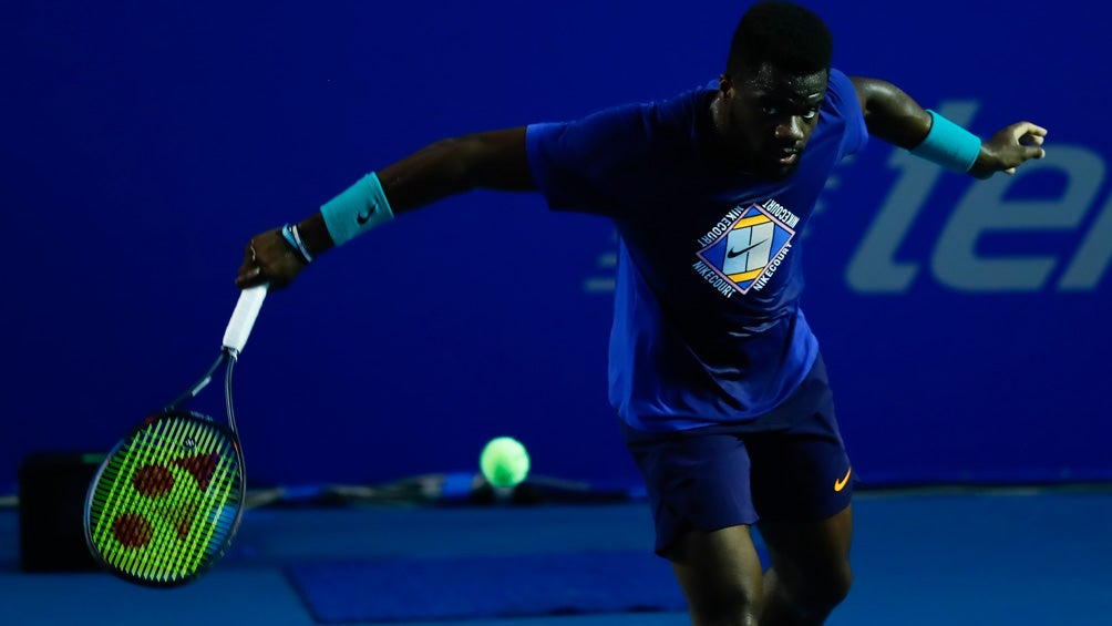  Frances Tiafoe, durante una práctica en Acapulco 