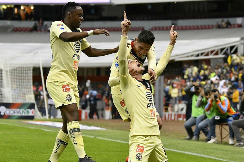 Benedetti festeja su primer gol con América 