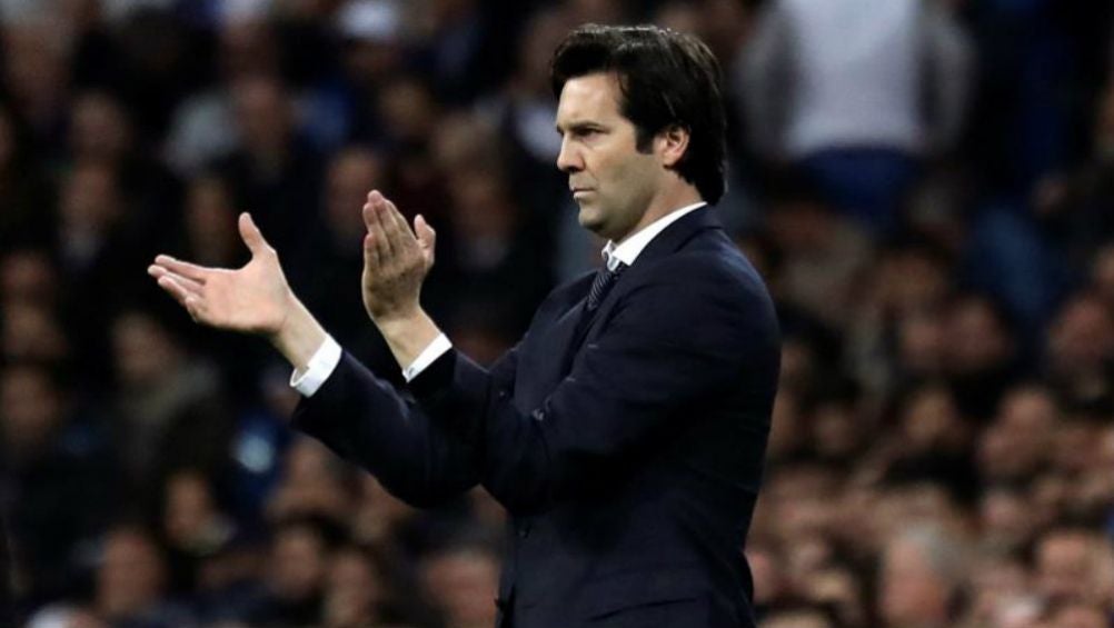 Solari aplaude durante partido del Real Madrid