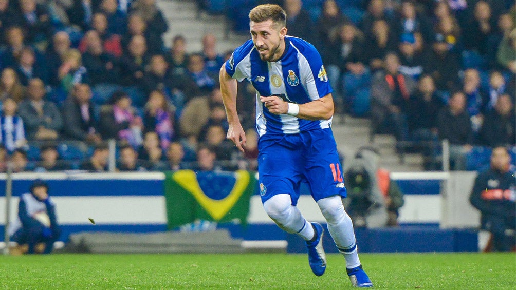 Héctor Herrera, durante un juego con el Porto