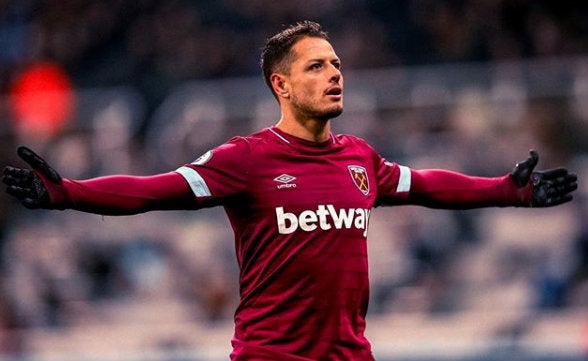 Chicharito Hernández durante un partido del West Ham