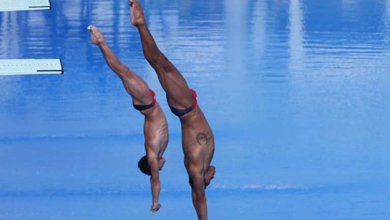 Pacheco y Ocampo durante competencia de clavados