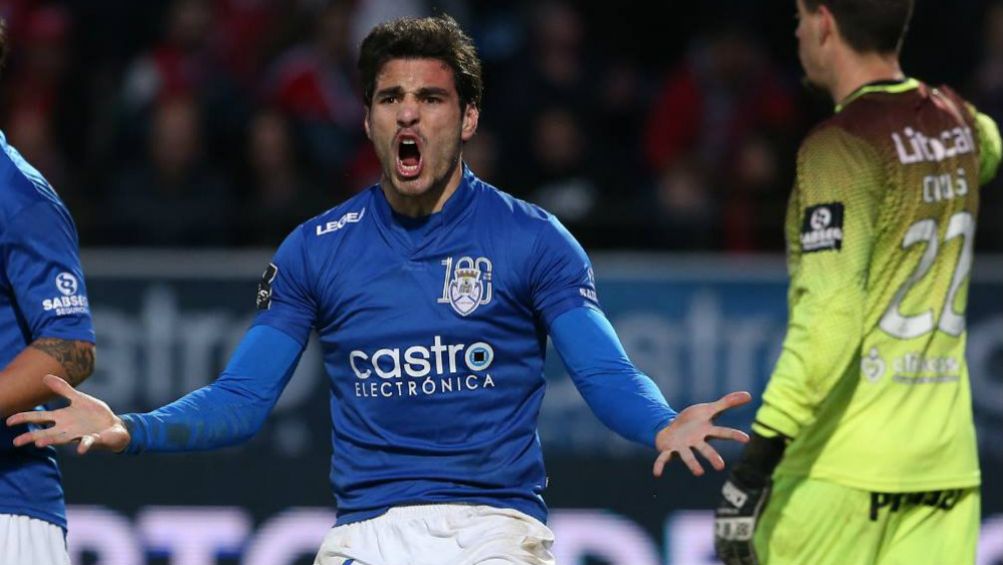 Antonio Briseño festeja un gol con el Feirense