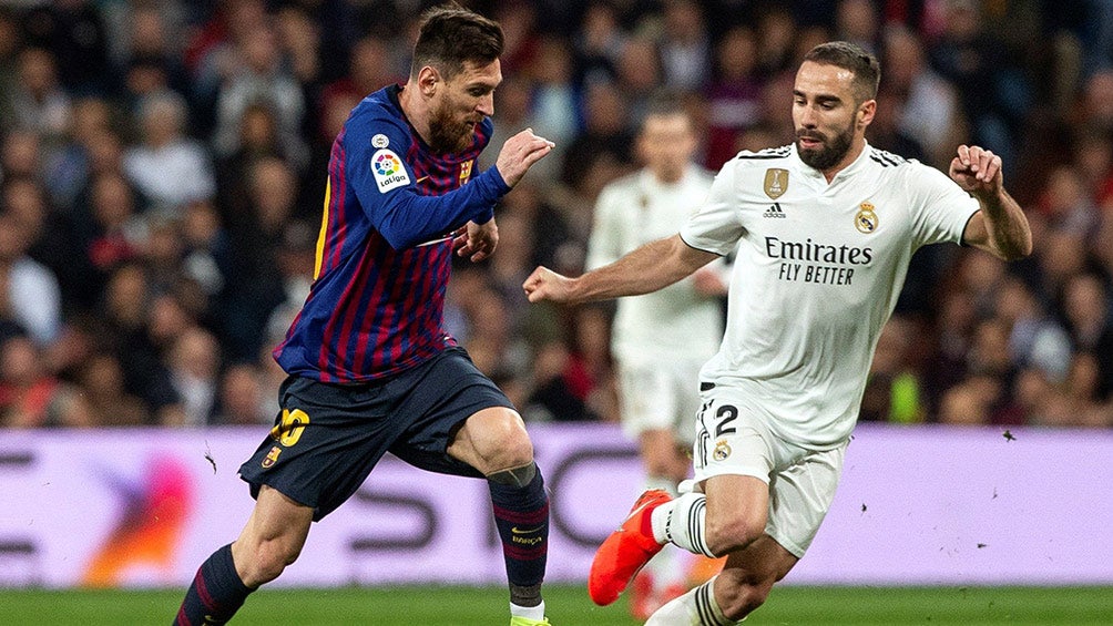 Carvajal cubre a Lionel Messi