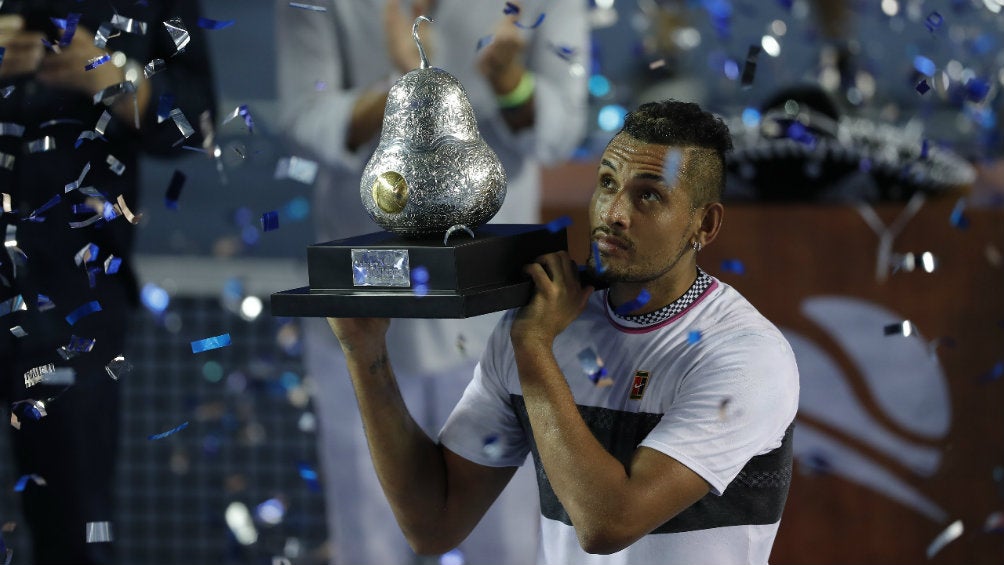 Nick Kyrgios levanta el trofeo de Campeón del AM