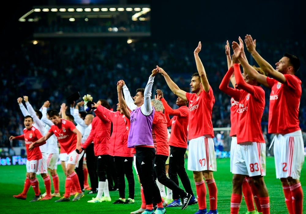 Benfica festejando su triunfo ante el Porto 