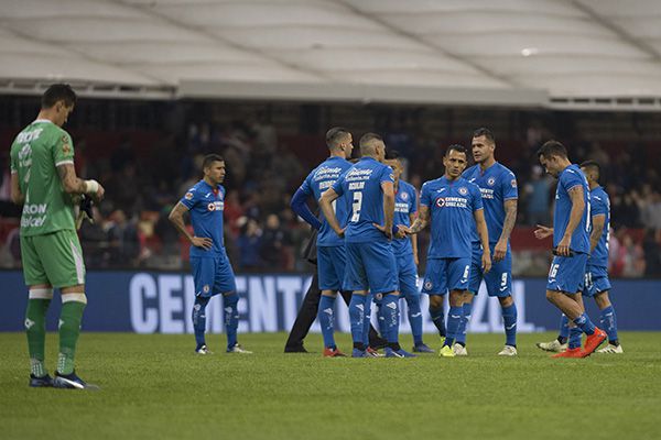 Jugadores de Cruz Azul durante un partido 