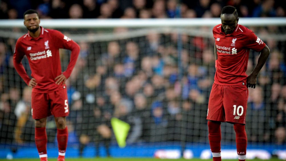 Sadio Mane y Wijnaldum se lamentan tras empate vs Everton