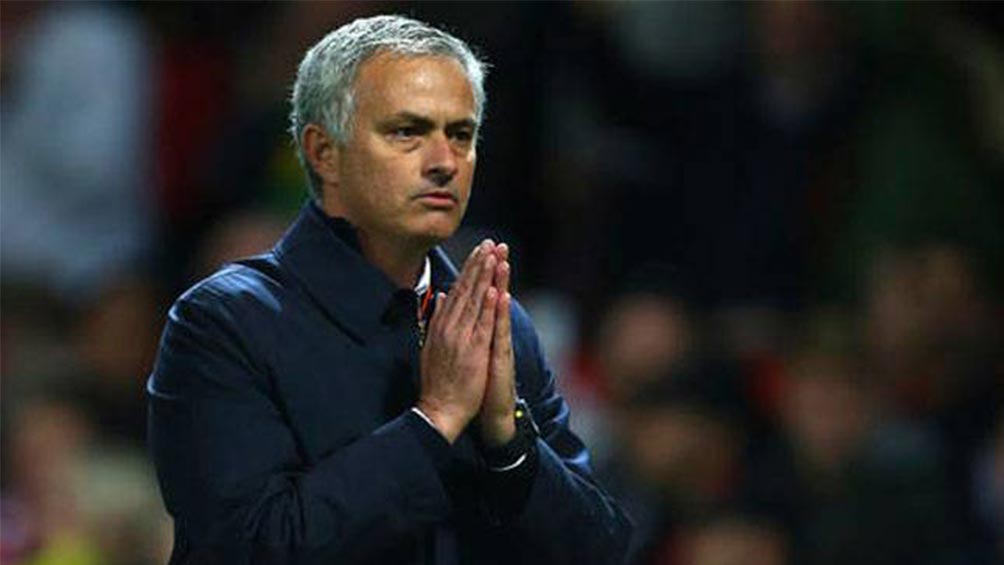 Mourinho en partido con el Manchester United 