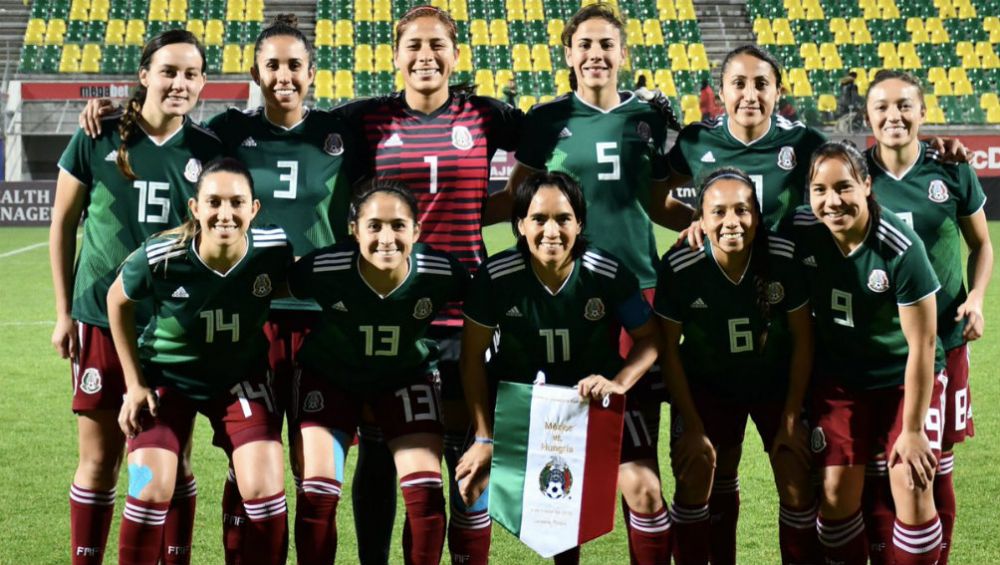 Tri Femenil posa antes del partido