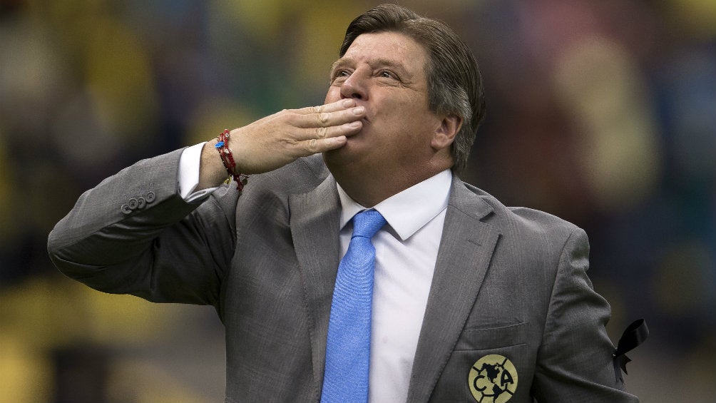 Miguel Herrera durante un juego del América