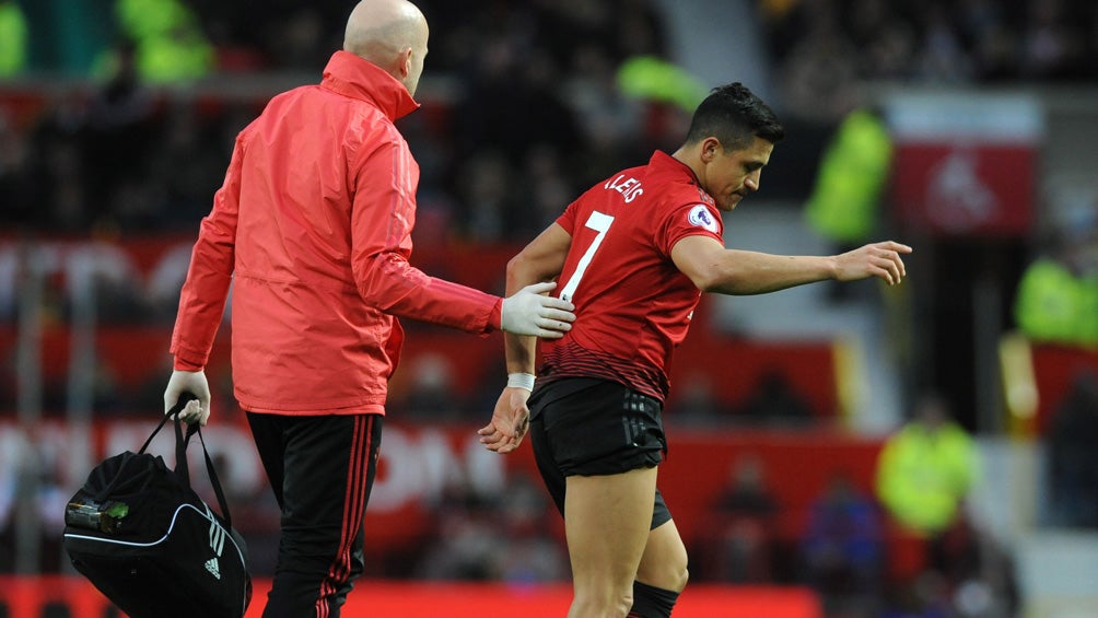 Alexis salió lesionado durante el partido contra Southampton