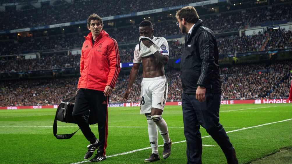 Vinicius Jr. sale llorando de la cancha del Santiago Bernabéu