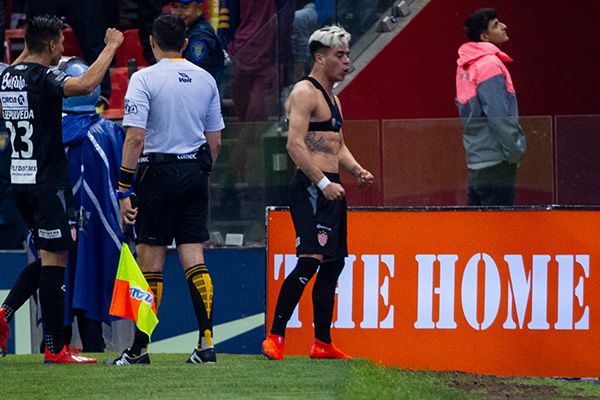 Brian Fernández celebra su gol contra América