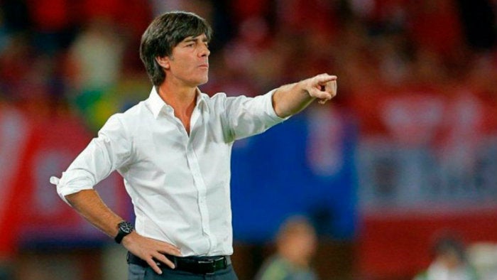 Joachim Löw dirigiendo a la selección de Alemania 