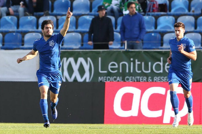 Antonio Briseño durante un partido con el Feirense 