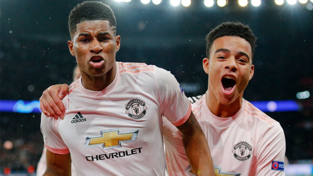 Marcus Rashford celebra gol con el Manchester United