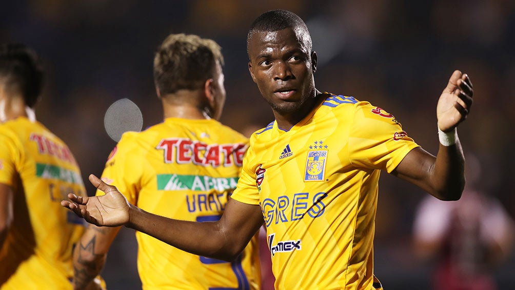 Valencia, durante un juego con Tigres 