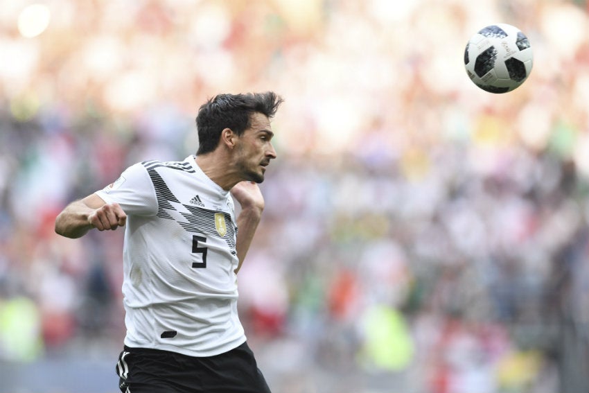 Hummels saca cabezazo en un partido de la Copa del Mundo 