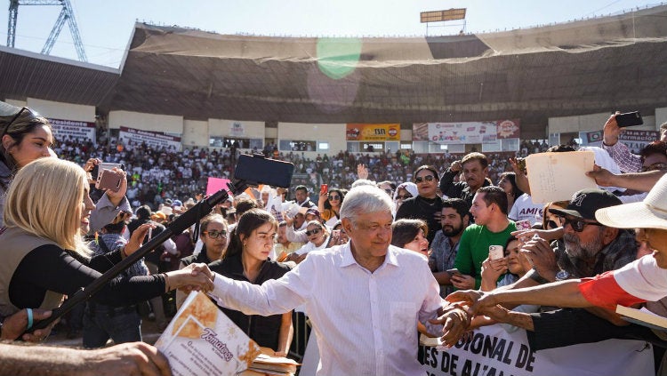 AMLO arriba a su conferencia matutina