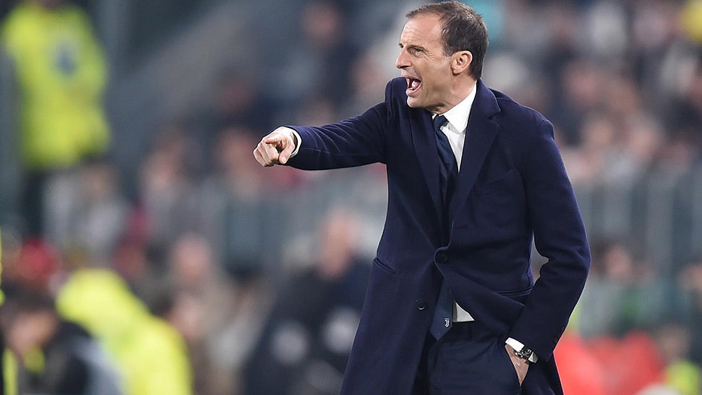 Massimiliano Allegri da indicaciones en juego de la Juventus 