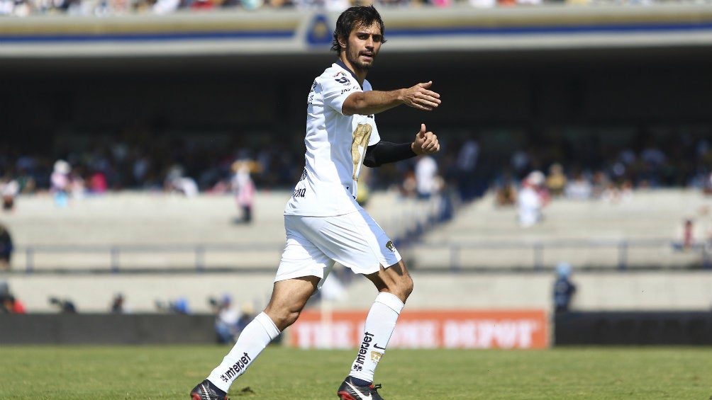 Alejandro Arribas durante un partido con Pumas