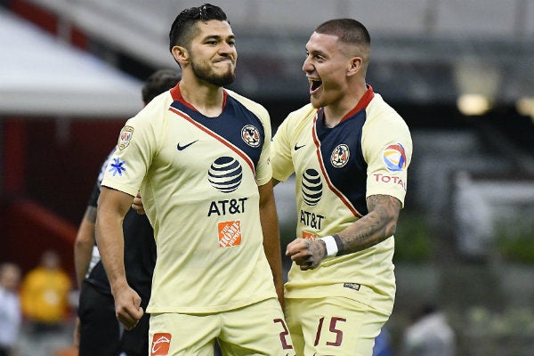 Henry Martin y Nicolas Castillo festejan en el Azteca