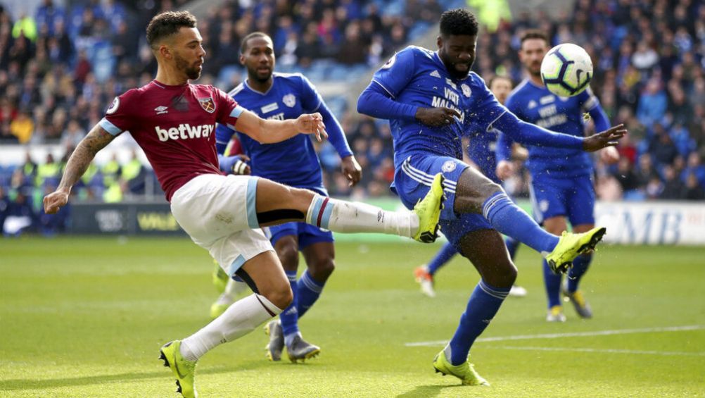 Fredericks y Ecuele durante el partido West Ham vs Cardiff