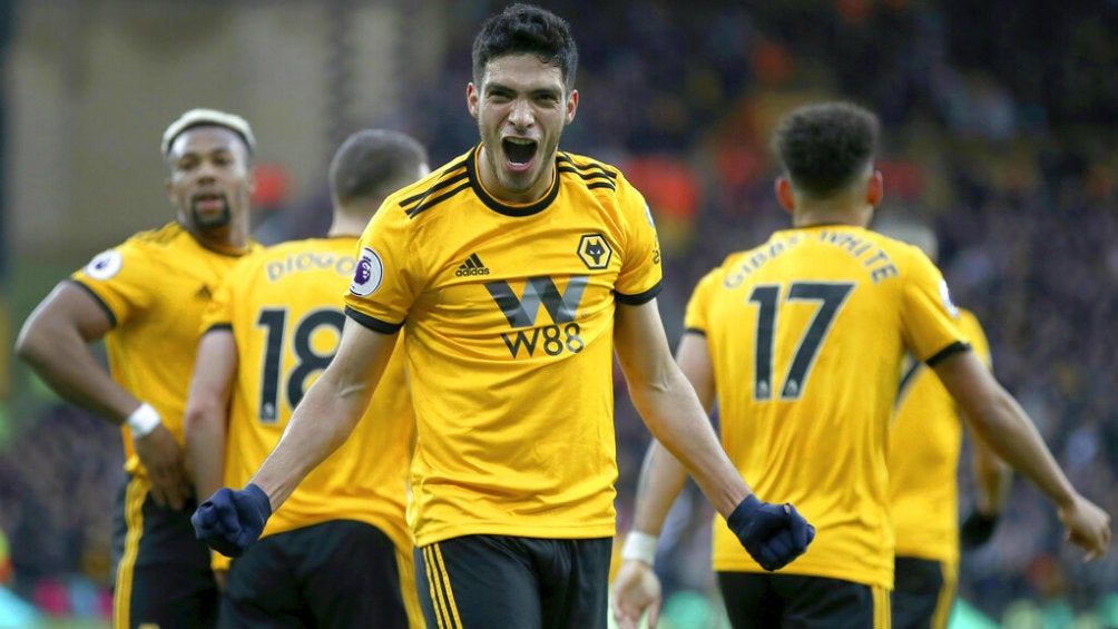 Jimenéz festeja anotación con el Wolverhampton 