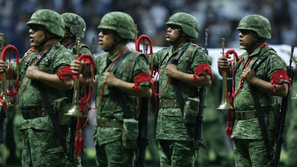 Elementos de la Policía Militar previo al arranque del Clásico Regio