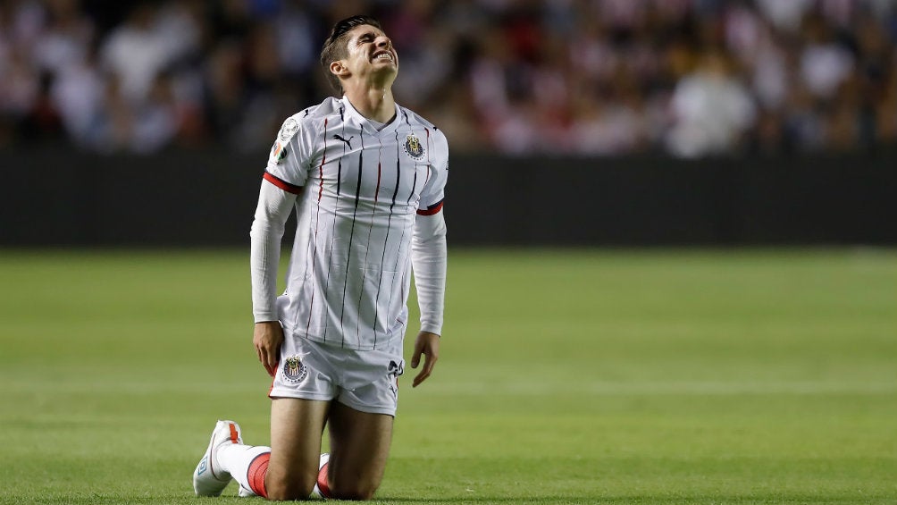 Isaac Brizuela se lamenta durante el partido ante Gallos