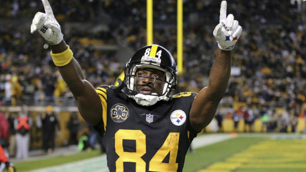 Antonio Brown durante un partido de los Steelers