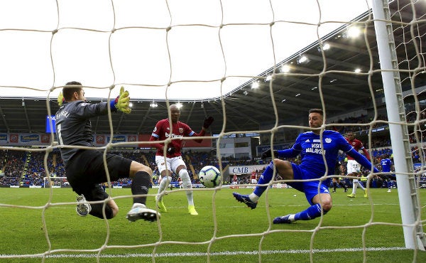 Victor Camarasa vence a Fabianski 