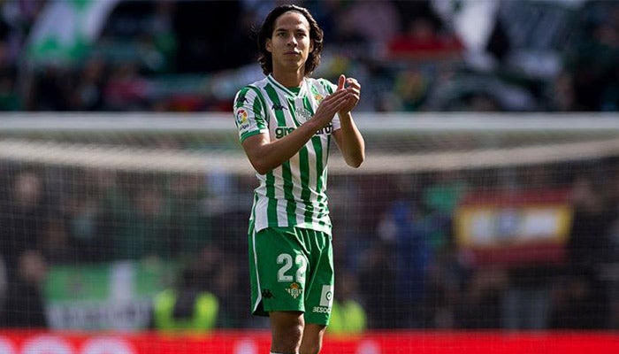 Lainez en partido con el Betis 