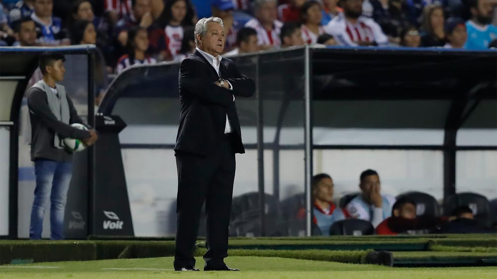 Vucetich, durante el duelo entre Gallos y Chivas