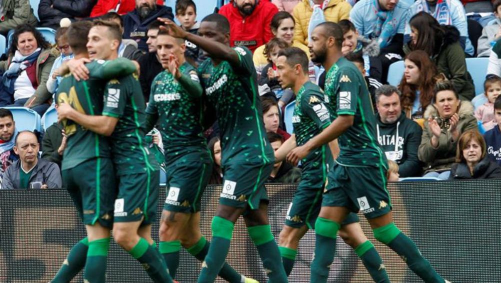 Jugadores del Betis festejan gol contra Celta