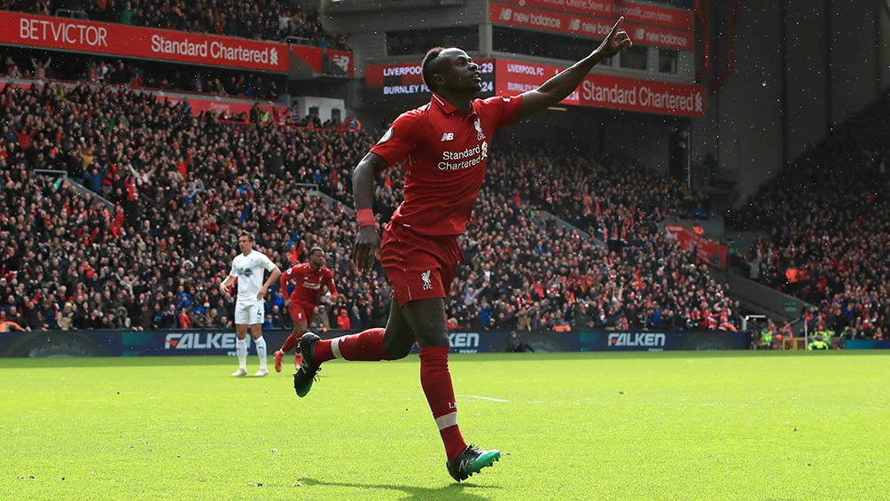 Sadio Mané celebra uno de sus goles contra Burnley