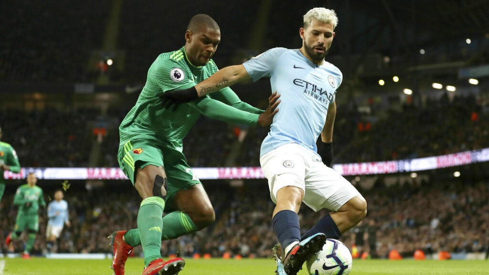 Agüero durante un partido de la Premier League 