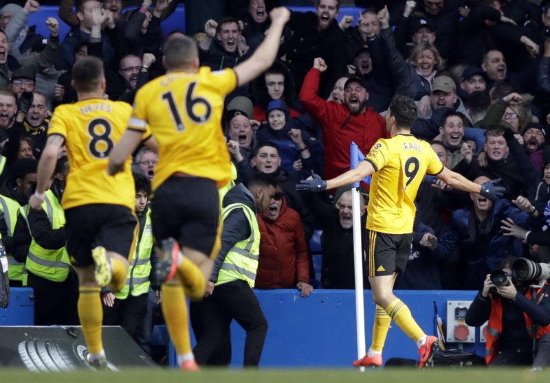 Jiménez celebra su anotación contra el Chelsea